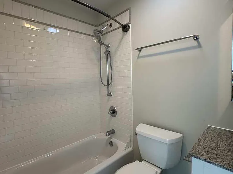 1902 W Cortland St — Photo 17