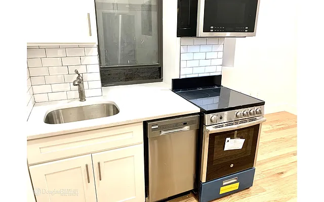 Rented by Douglas Elliman | media 15