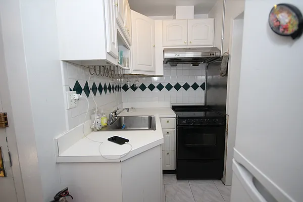 Rented by Compass | media 27