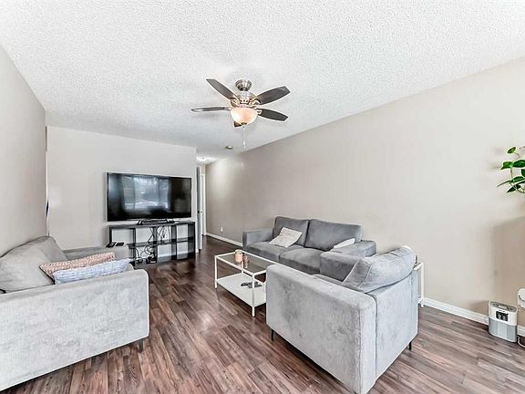 3rd image of 118 S Dovertree Pl SE