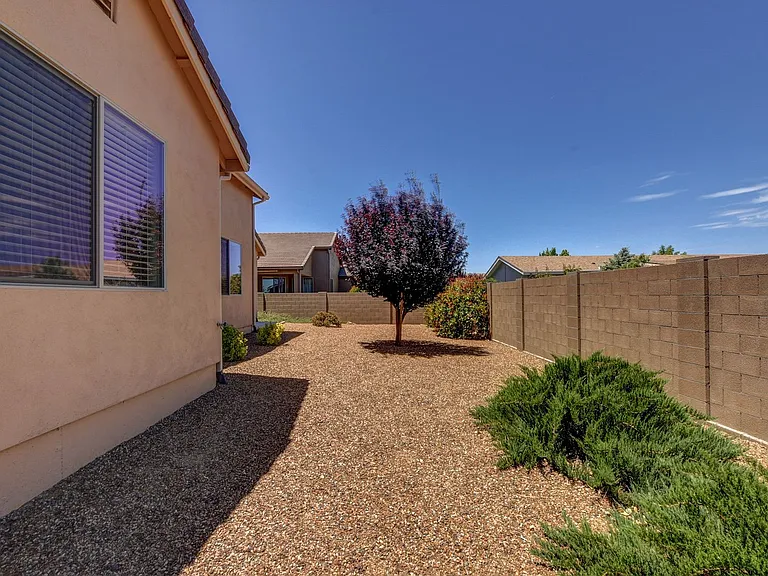 1712 Claire St — Photo 24