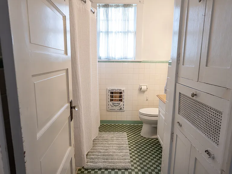 405 Franklin Ave — Photo 8