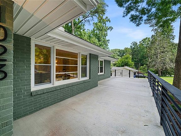 3rd image of 1023 Milam Cir