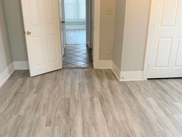 520 E Day St — Photo 4