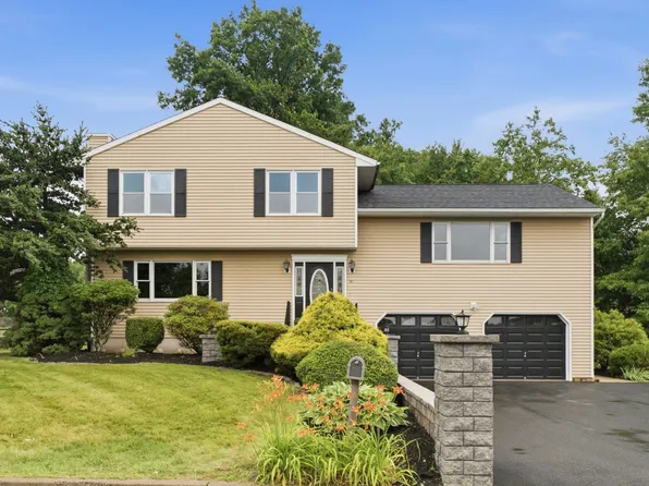85 Geraldine Drive, Naugatuck, CT 06770