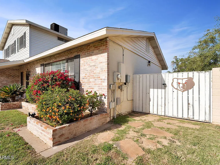 2542 W Nopal Ave — Photo 5