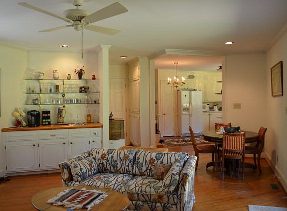 4th image of 1412 W Haven Blvd
