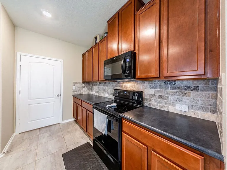 6305 Wagon Spring St — Photo 5