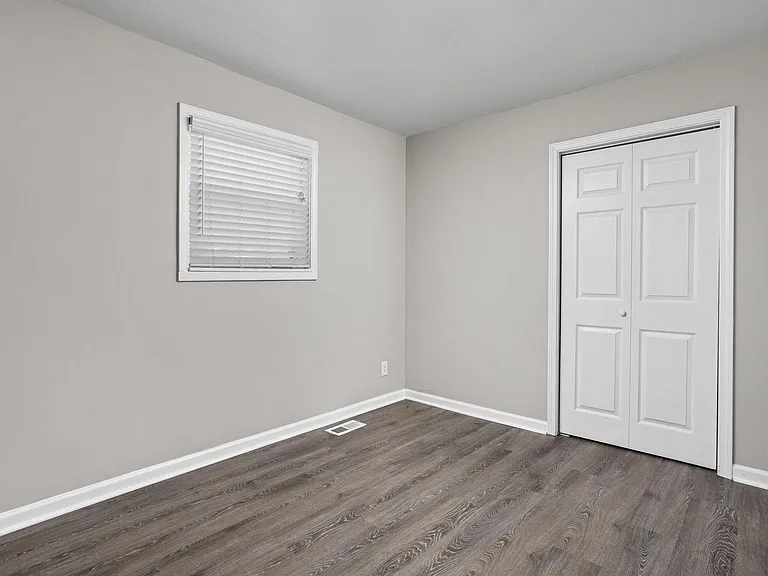 2210 Pleasant St — Photo 18