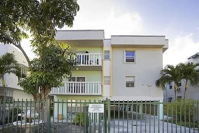 Penn Plaza Condo — Photo 1