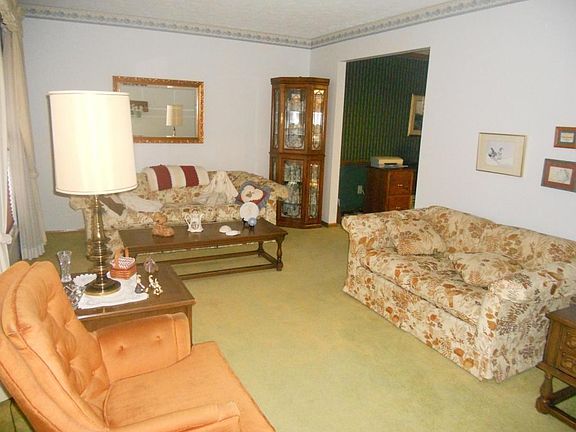 3rd image of 182 Needlewood Ln