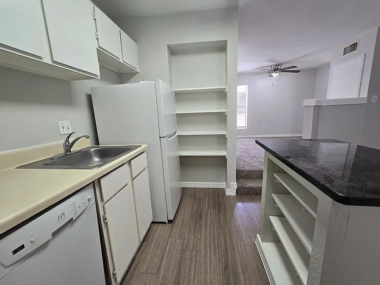 513 S Park Dr — Photo 9