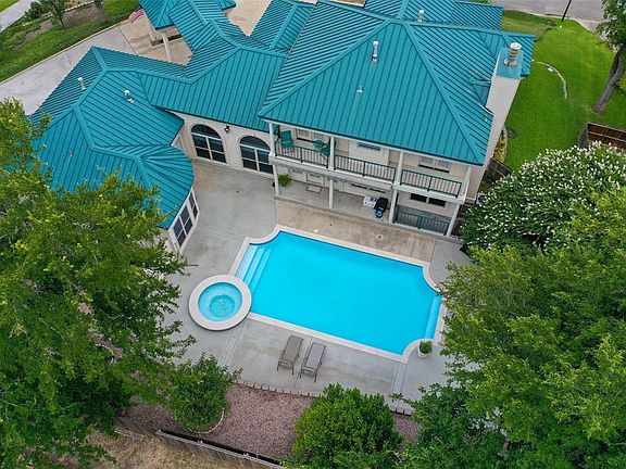 4th image of 300 Laurel Creek Dr