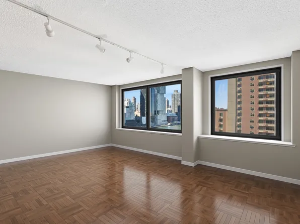 531 Main Street 1214 image 1 of 12