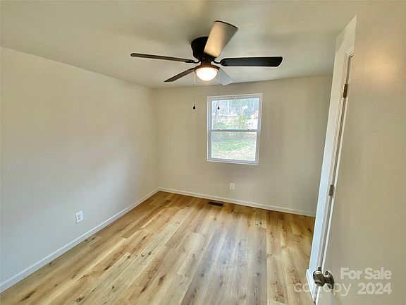 5th image of 1206 Kennedy Ct