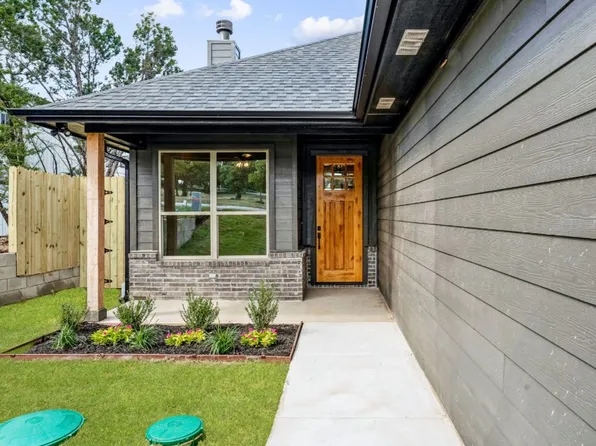 3007 Brazos River Dr, Granbury, TX 76048