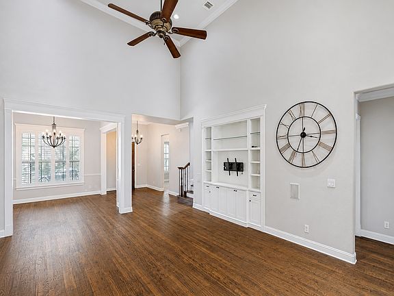 5th image of 411 Brazoria Dr