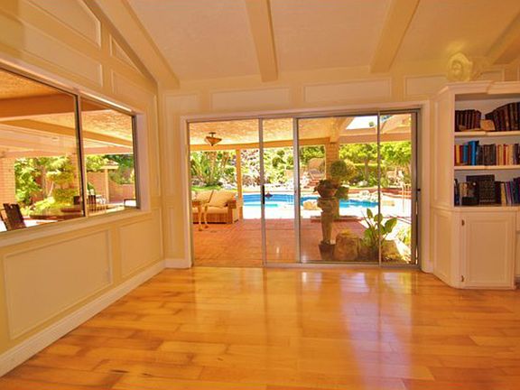 5th image of 18022 Lake Encino Dr