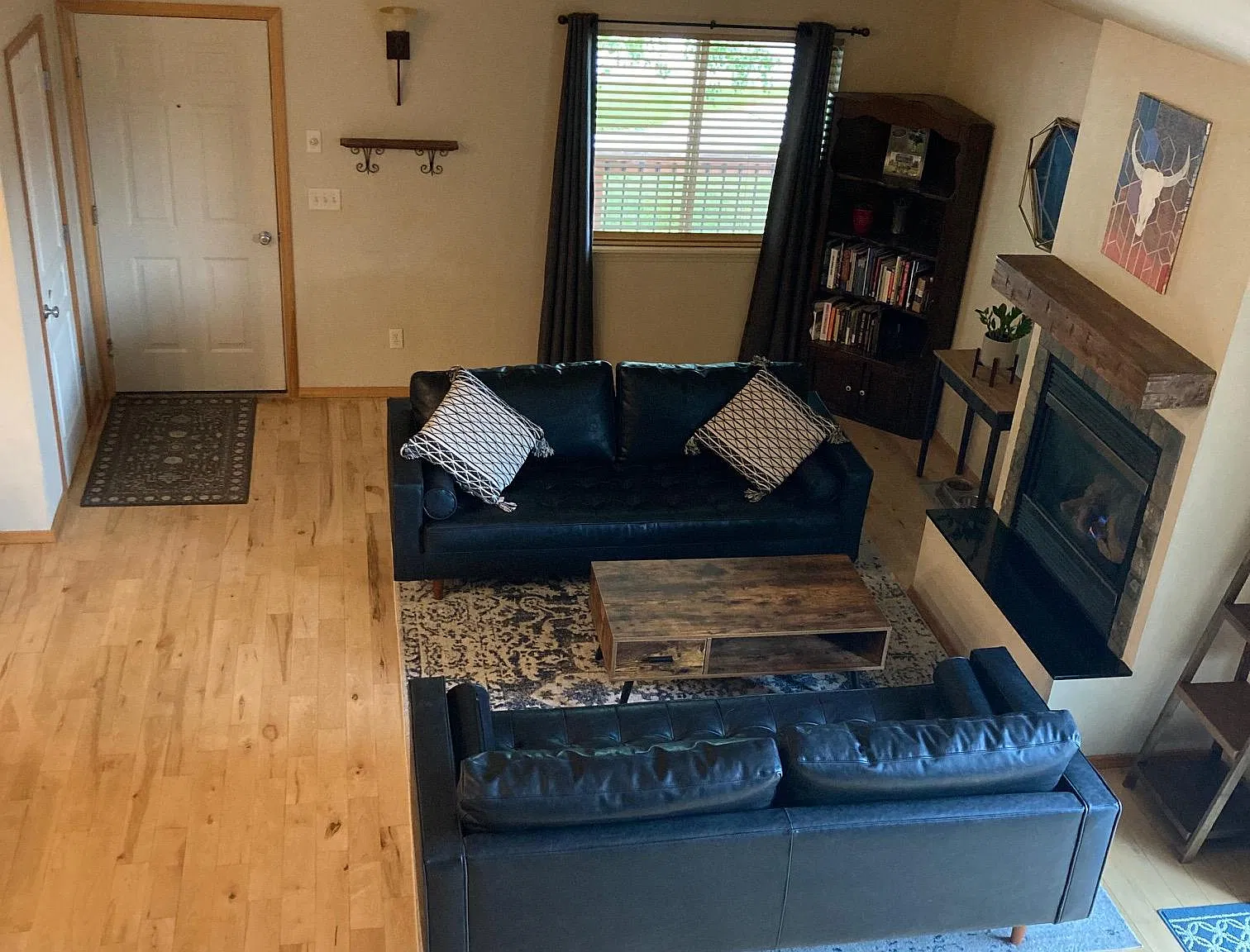 4 bed, 2104 sqft, $3,200 — Photo 4