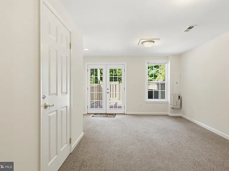9504 Dunbrook Ct — Photo 16
