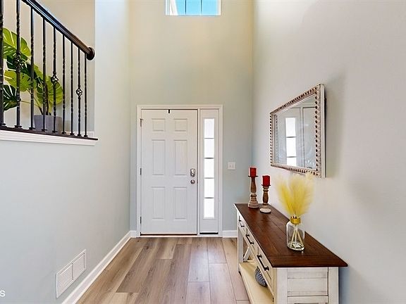 3rd image of 532 Silverton Dr #532