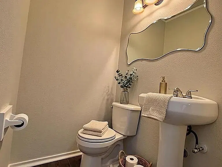 2 bed, 1.5 bath, 802 sqft, $1,100 — Photo 4