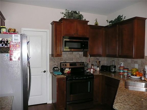 5th image of 288 Ascott Ln