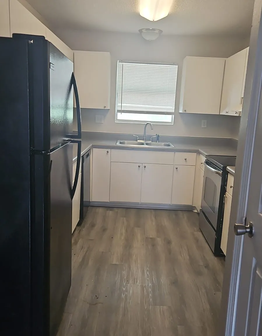 2 bed, 1.5 bath, 1200 sqft, $1,100 — Photo 3