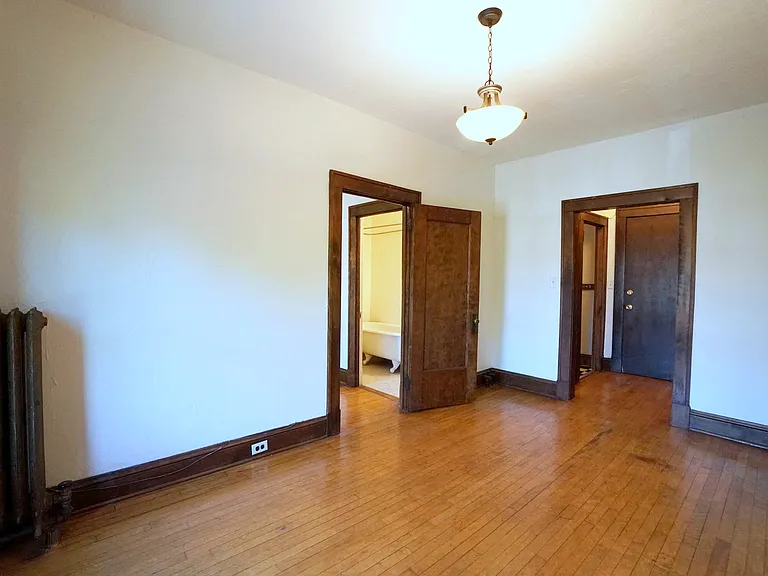 225 Place Apartments — Photo 16