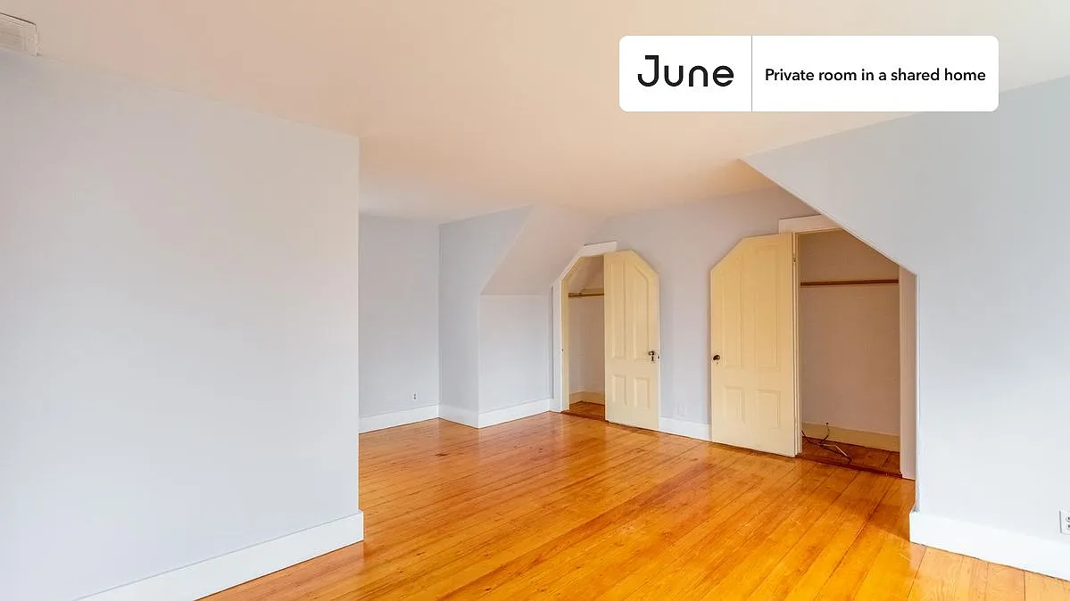 Queen bedroom in 5 bed/2.5 bath home in Newton Corner #1463 A — Photo 3