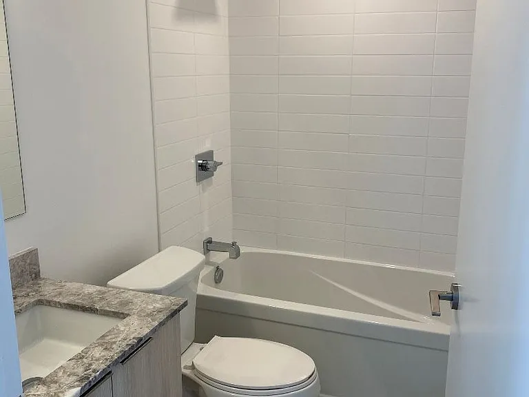 501 Yonge St #702 — Photo 5