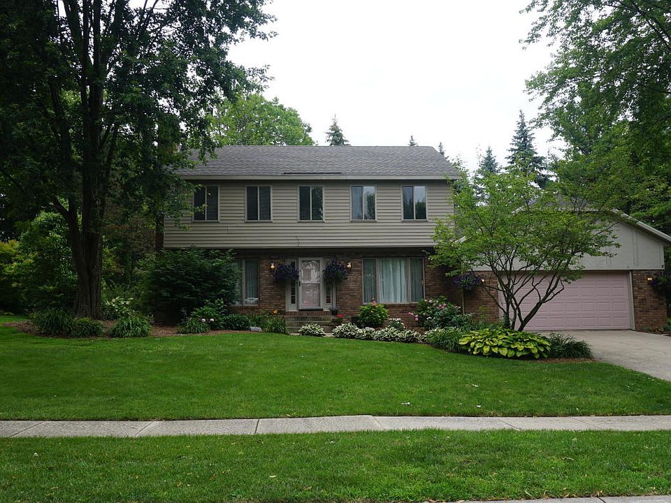 1st image of 670 Eastview Ct NE