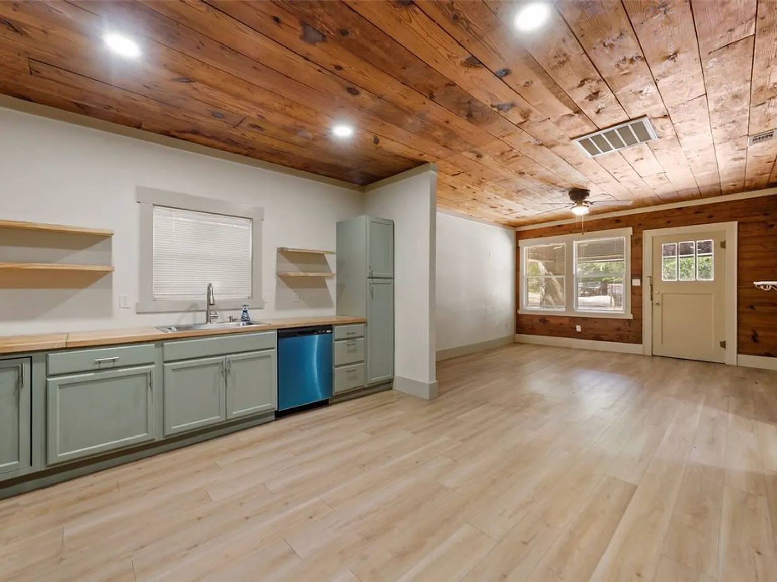 1420 Indiana Ave — Photo 3