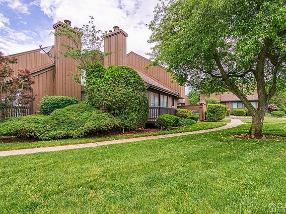 3rd image of 256 Kingsberry Dr #256