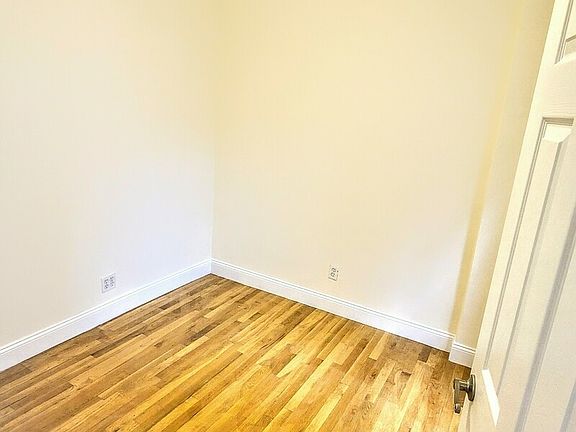 4th image of 301 E 85th St APT 25