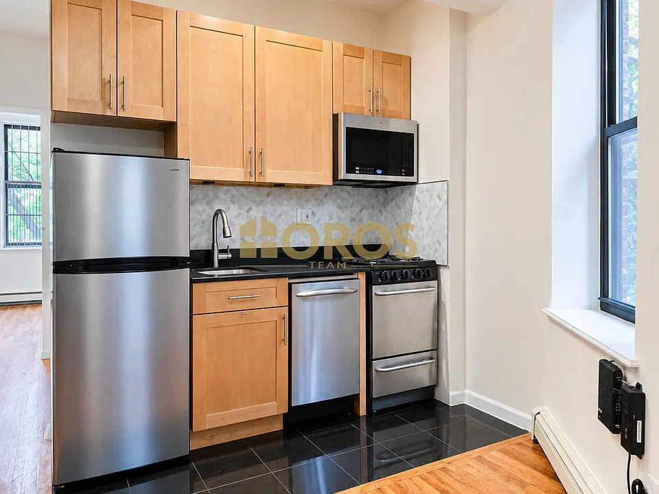 200 E 7th St #3B