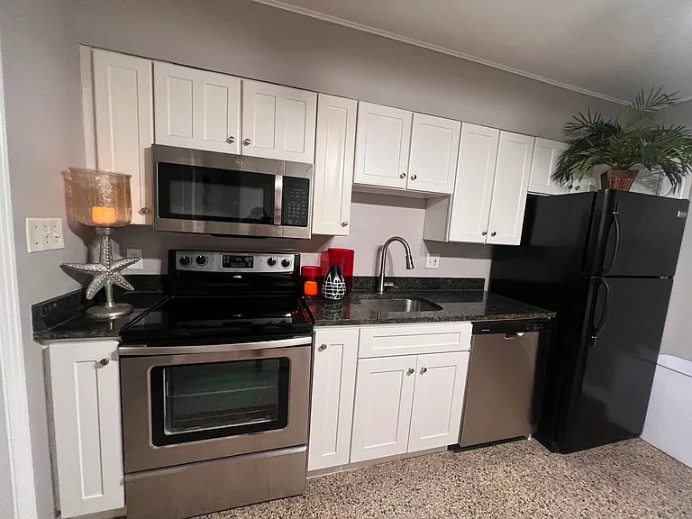 2111 S West Shore Blvd — Photo 1