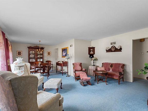 3rd image of 6001 Holyoke Dr