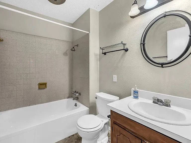 1111 Vivienne St — Photo 10