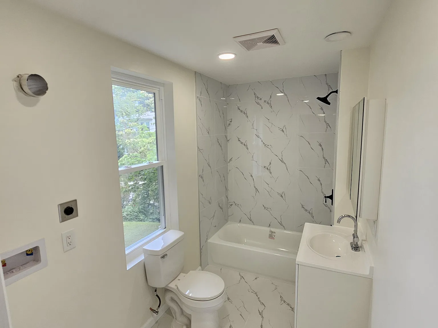 3 bed, 1000 sqft, $2,100 — Photo 4