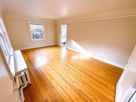 2nd image of 752 Boylston Ave E #3