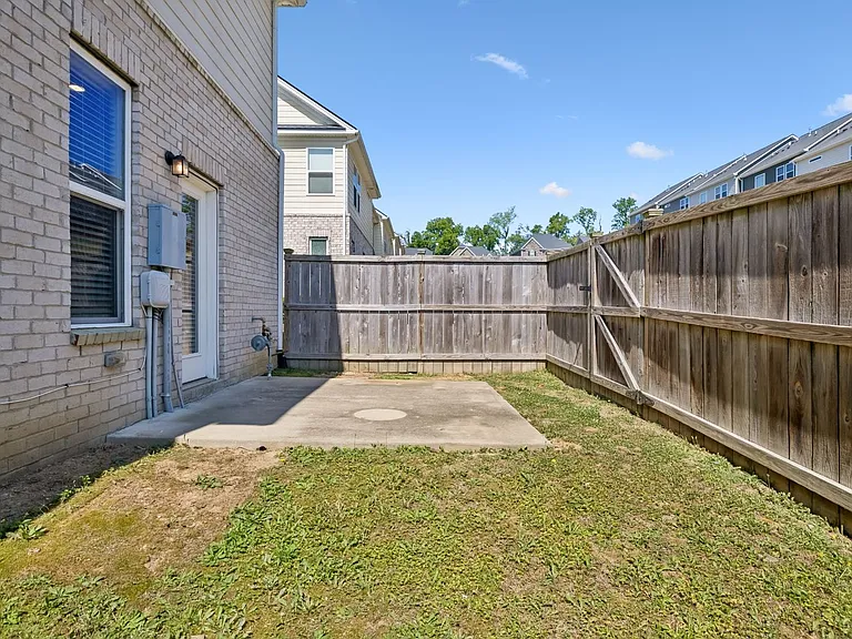 812 Kennear Ln — Photo 13