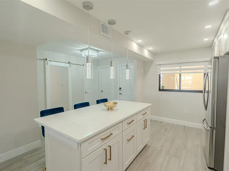126 1st St E #210 — Photo 11