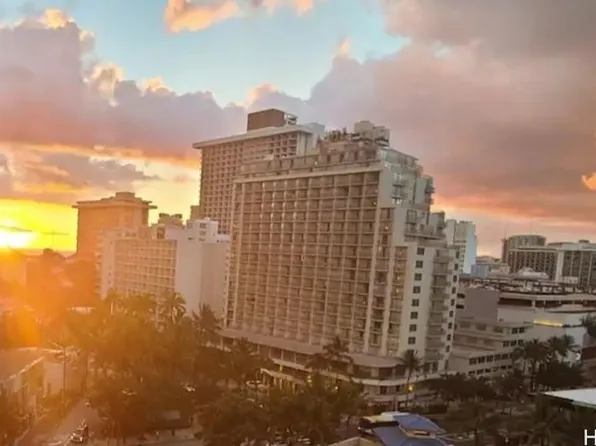 2410 NW Cleghorn St #1504, Honolulu, HI 96815