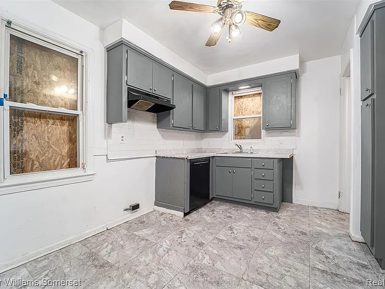 6306 Farmbrook St — Photo 5
