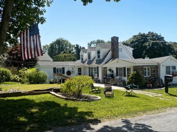 25 Yale Ave, Swansea, MA 02777