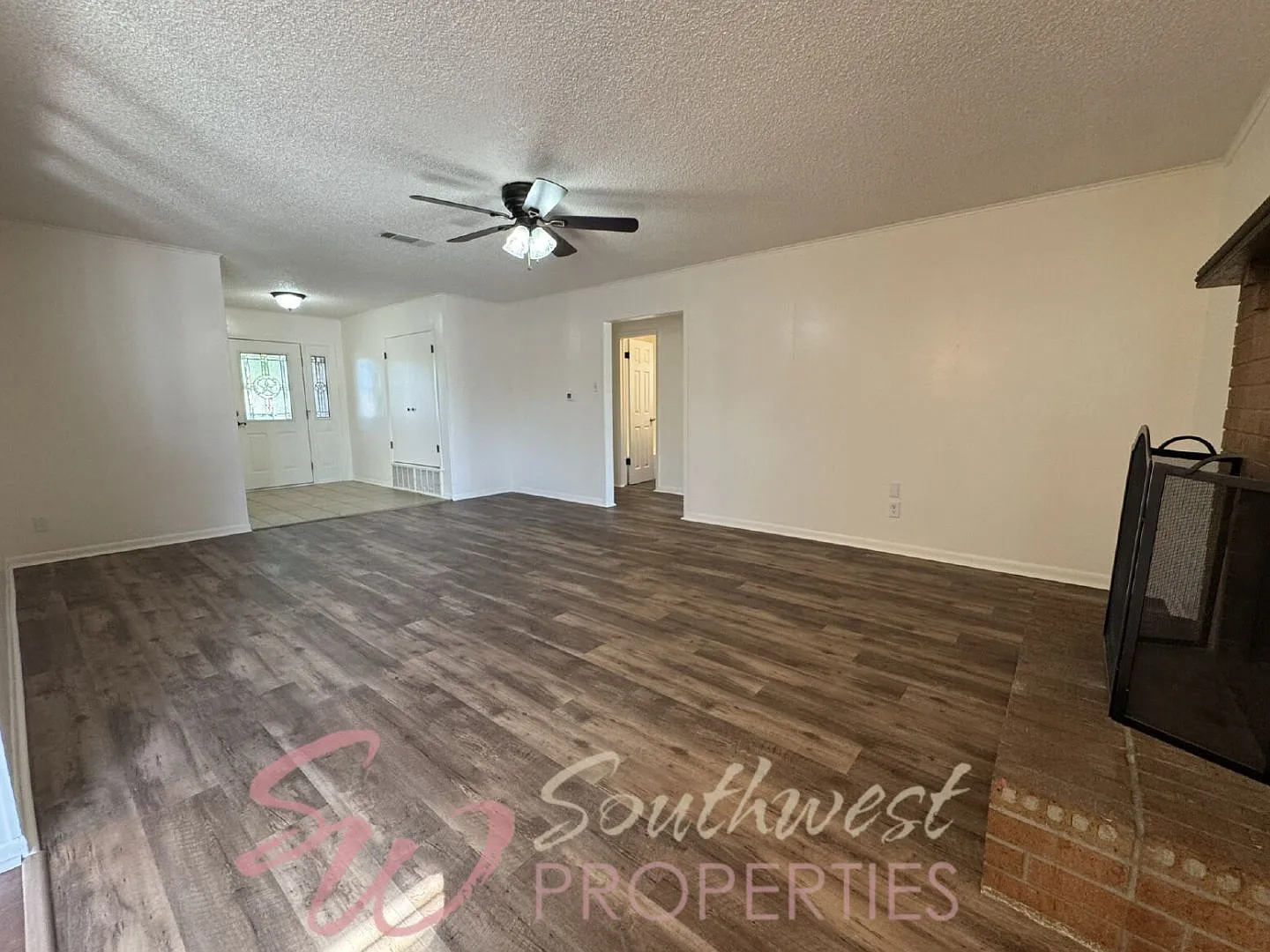 3 bed, 2.0 bath, 1655 sqft, $2,100 — Photo 3