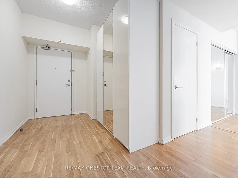 832 Bay St #4110 — Photo 3