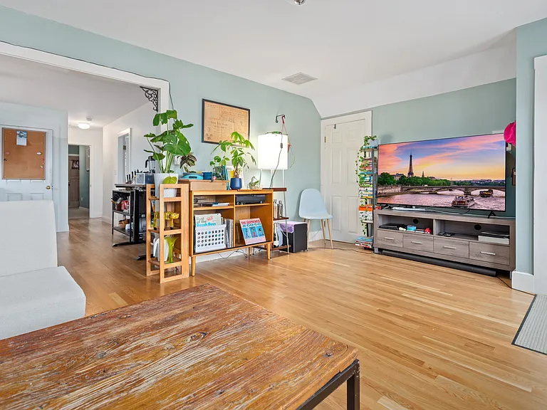 29 Ocean Ave #4 — Photo 5