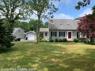 8 Smith Hollow Dr, Edgartown, MA 02539